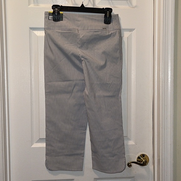 S.C & CO. Women’s pull on capri size 6 pinstripe - Picture 9 of 9